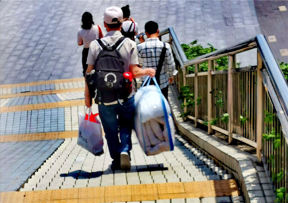 打工时光录 深圳打工仔:炎热的天气里找工作真不容易,防暑是首要的