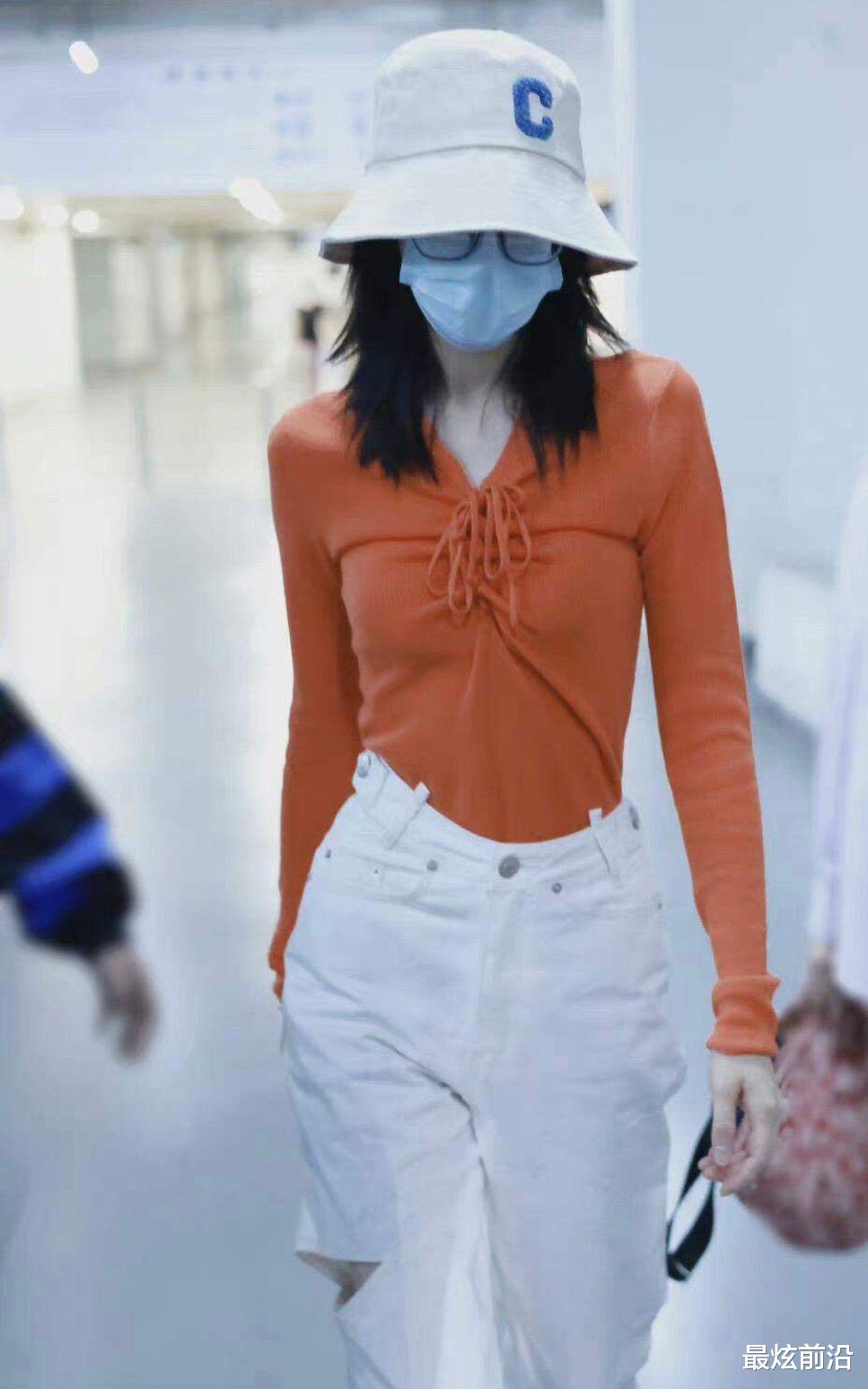 最炫前沿|被迪丽热巴的生图美翻了！穿露肩装配贝雷帽可盐又可甜，是真女神