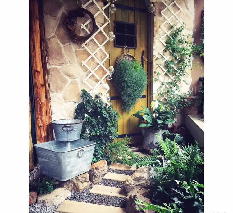 30㎡阳台改造的植物花园,网友直呼:这是我见过最美的阳台花园