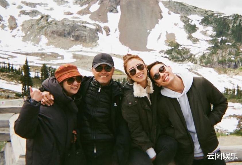 苗侨伟|苗侨伟29岁女儿晒靓照，皮肤黝黑身材好，不进TVB在国外演配角