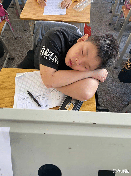 |国外的中文系学生考期末试：比五6班的语文期末试卷难度简单
