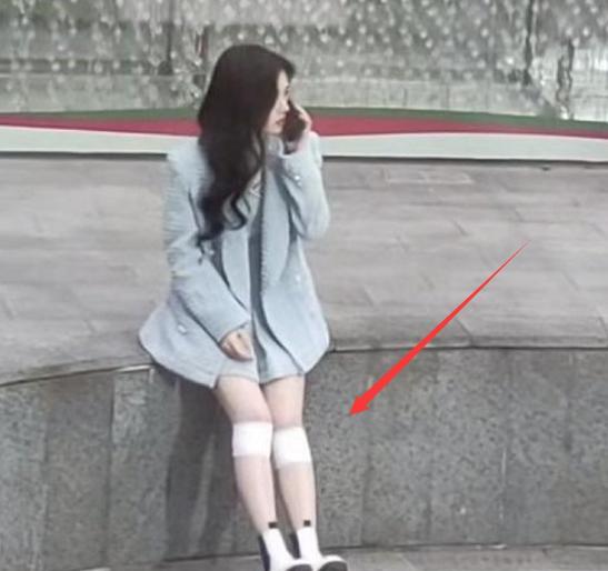 林志玲|要洗白？鞠婧祎为显腿真实，穿“绷带袜”，看到效果直男爱惨了