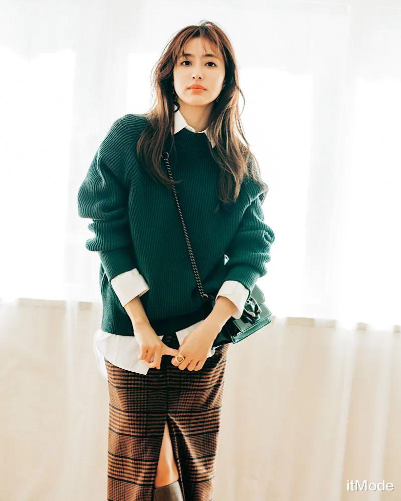 itMode “衬衫+毛衣”叠穿，今年秋冬这样穿真的好看死了！