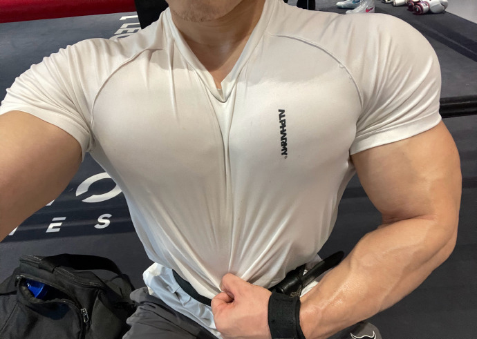 健身圈一哥|肌肉型男最爱深蹲，蹲开心了不想停，蹲不开心一组都不想做！