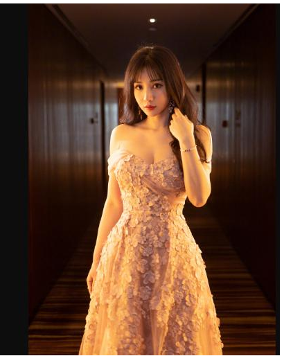 柳岩|柳岩为何40岁无人追？当看到她深蹲的时候，网友：换我，我也不敢