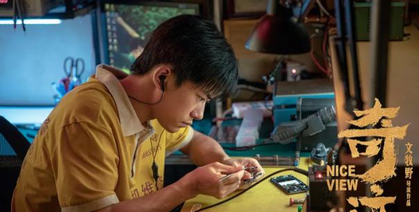 易烊千玺|2022春节档电影，易烊千玺、刘昊然神仙打架，看班底前者就赢了？