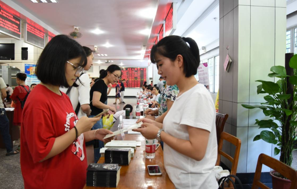 大学生|大学生求职屡屡失败，资深HR说出真相，有些大学生简历都不需要看