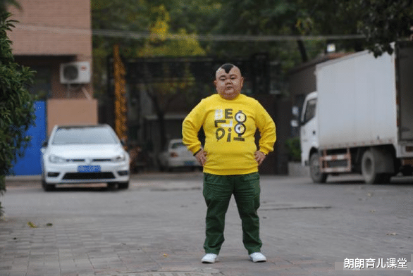 明星|1米2“小男人”零彩礼娶明星，买7套房生3娃，妻子：不图他钱