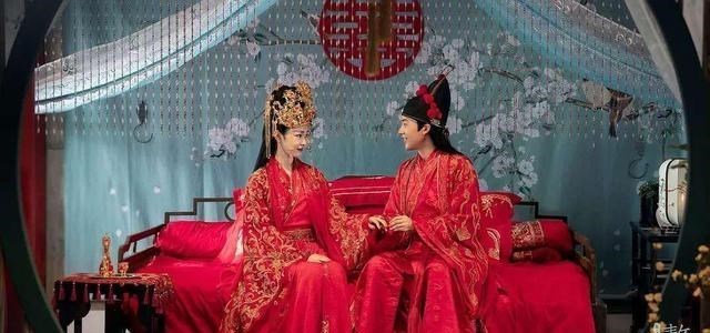 张若昀|《赘婿》开播,搞笑一家人重聚,张若昀成颜值担当,宋轶古装好美