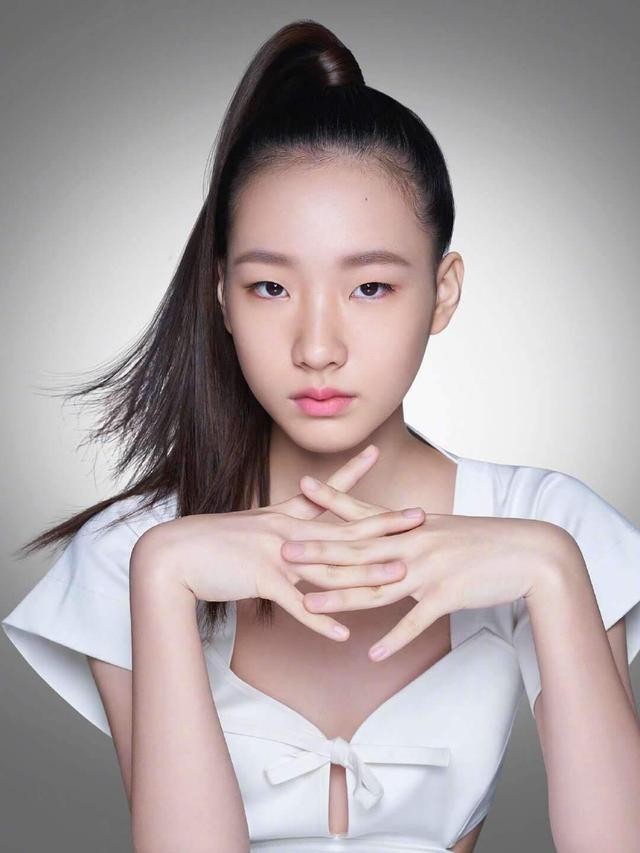 Lady变美日记|小S女儿长大了，比妈妈高半头，穿紫色工装气场堪比超模，太亮眼