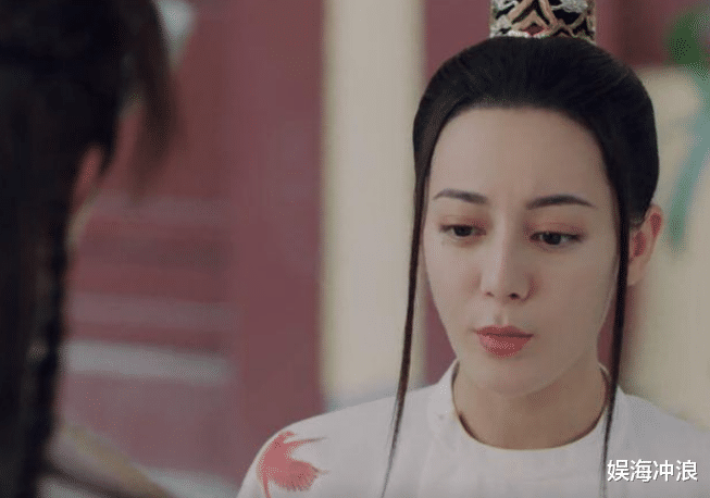 高圆圆|有一种尴尬叫“被发型封印颜值”，连高圆圆都被黄圣依艳压了