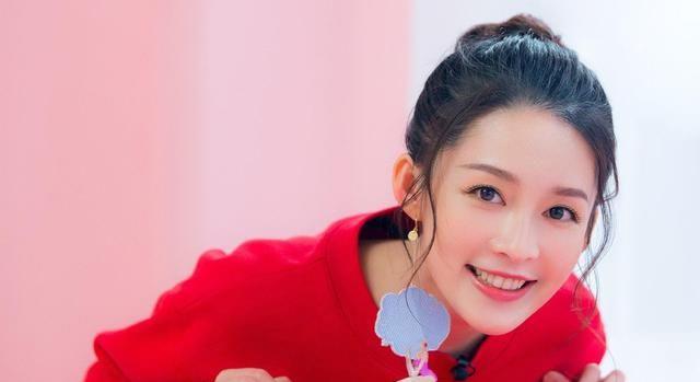 李沁|“反诈先锋”李沁:为帮好友被骗光片酬,后又被李易峰当众钓上钩