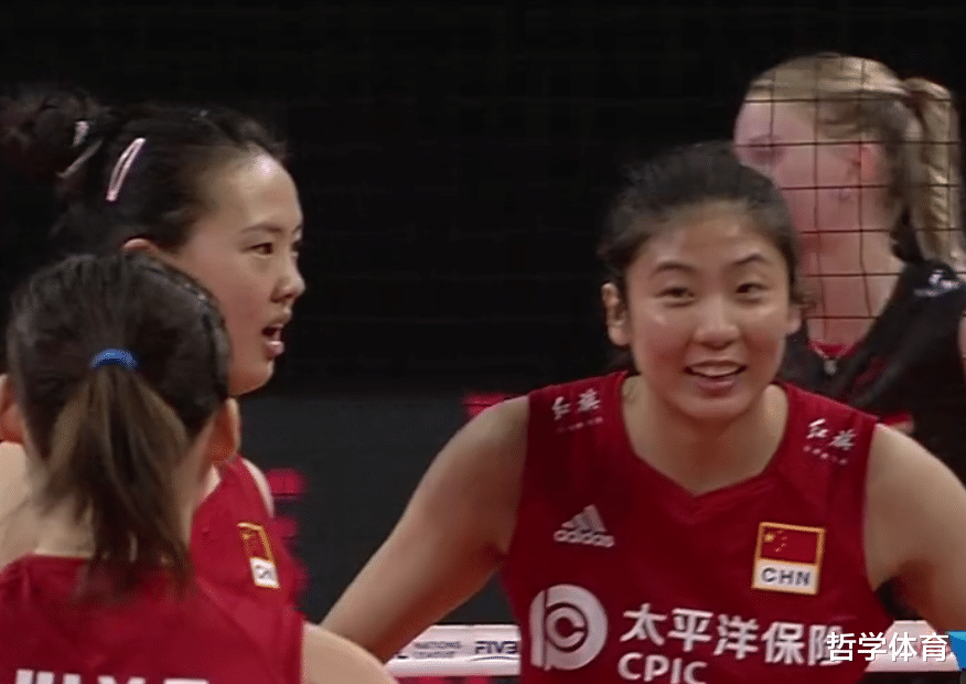女排|从0-2到3-2！中国女排完成了超级大逆转 郎平露出了开心的笑容