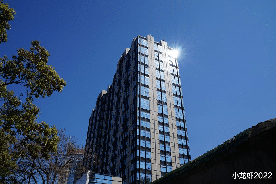 小龙虾2022 杭州买房人无房可买，逢盘便限！单月供应仅数千套