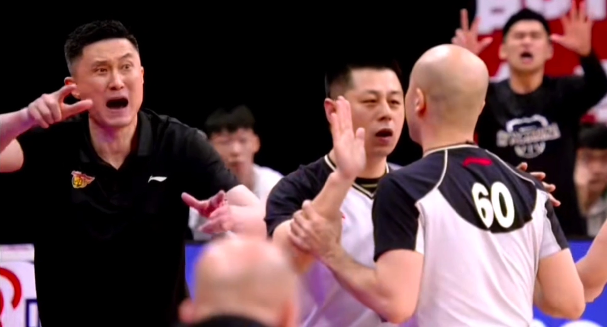 广东男篮|广东1分险胜首钢,粤媒女主持兴奋“说错话”,搭档临危不乱