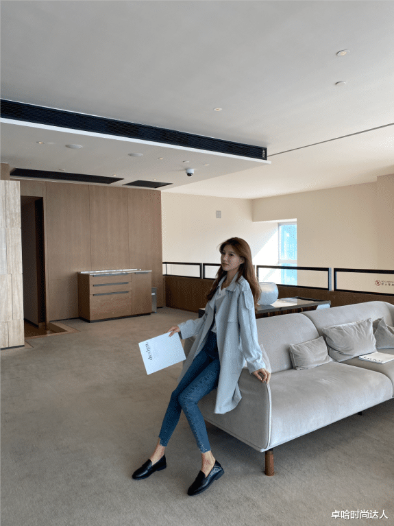 职业教育|职场女孩怎么把乐福鞋穿得时髦,记住这几身穿搭就够了!