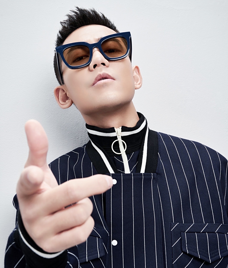 苏醒|37岁苏醒向张远借钱引热议，因转账慢发文吐槽感情淡了，被质疑后忙删文案