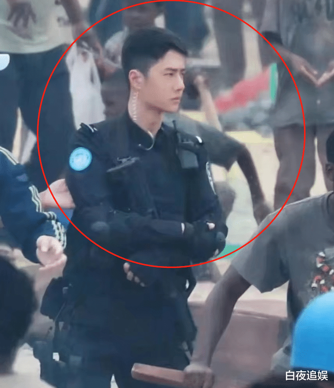 黄景瑜|男生健身有多重要？黄景瑜王一博张哲瀚同穿警服，身形对比很显然