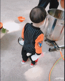 时光了了说说|“清晨在山上遇到这样的一幕，这是干什么呢？”哈哈哈我该怎么办啊？