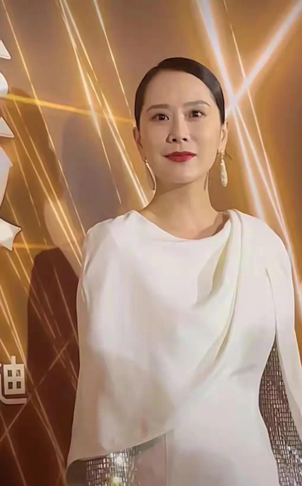 阿娇|搜狐红毯杨颖惊艳四座！阿sa高雅阿娇有心计，阿娇发福变胖墩