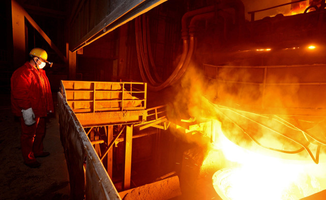 热点微评社 绝望！包钢34岁老员工跳入“钢水”中身亡：股票一天亏6万元！