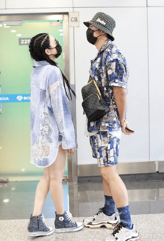 衬衫|钟丽缇穿衣真招摇，绑脏辫不够还把衬衫当裙子穿，比老公会抢风头