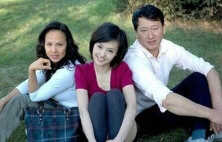 郑爽|郑爽父亲道歉后舆论反转？粉丝乱发文泼脏，微吧管控：理智发言