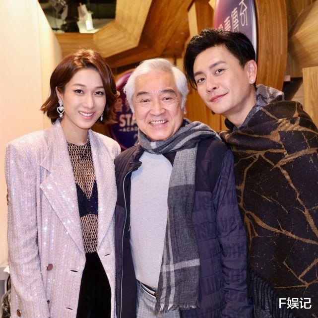 钟嘉欣|钟嘉欣大热失落视后仍心态好 开心晒与黄宗泽吴卓羲等老搭档合影0