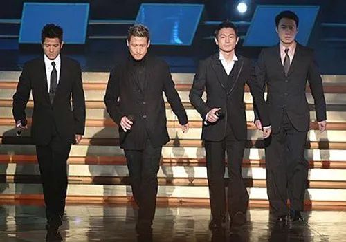 阿黛尔|35年了,依然哭着为他刷屏