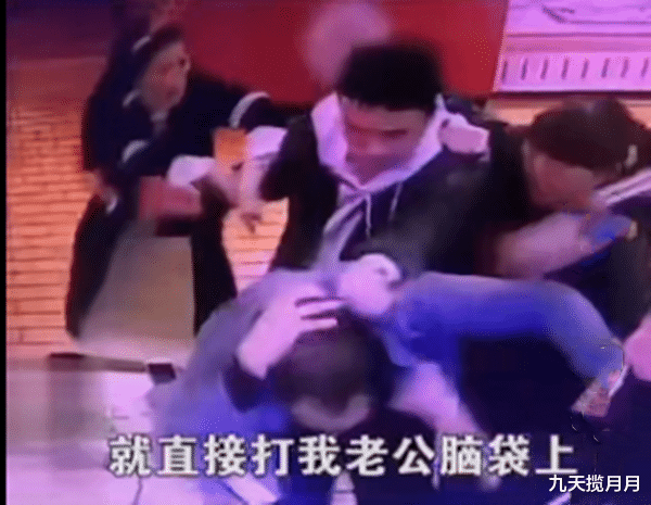 九天揽月月 青年男子当丈夫面搭讪妻子，丈夫阻拦被砂锅暴砸，网友：太嚣张了！