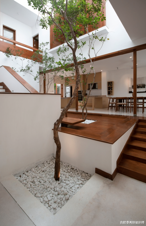 等买了别墅,我也要把天井+楼梯+休闲区组合一起,错层设计超漂亮