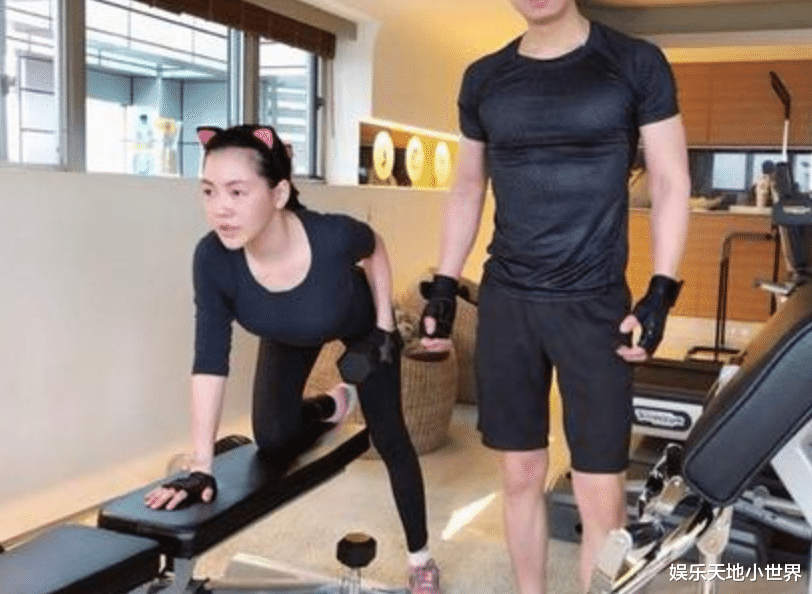 小S|小S与蔡依林同台热舞,“葫芦”身材让人羡慕,确定没开“特效”