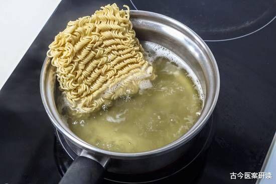 大蒜|4大“假营养”早餐，正在毁坏人的胃，医生：正逢秋季，养胃该多吃这2宝