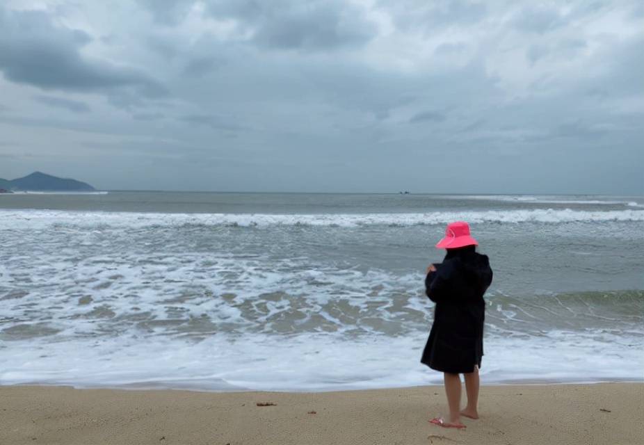 王诗龄|王岳伦晒与12岁女儿合影！头发斑白面带微笑，王诗龄变瘦下巴尖