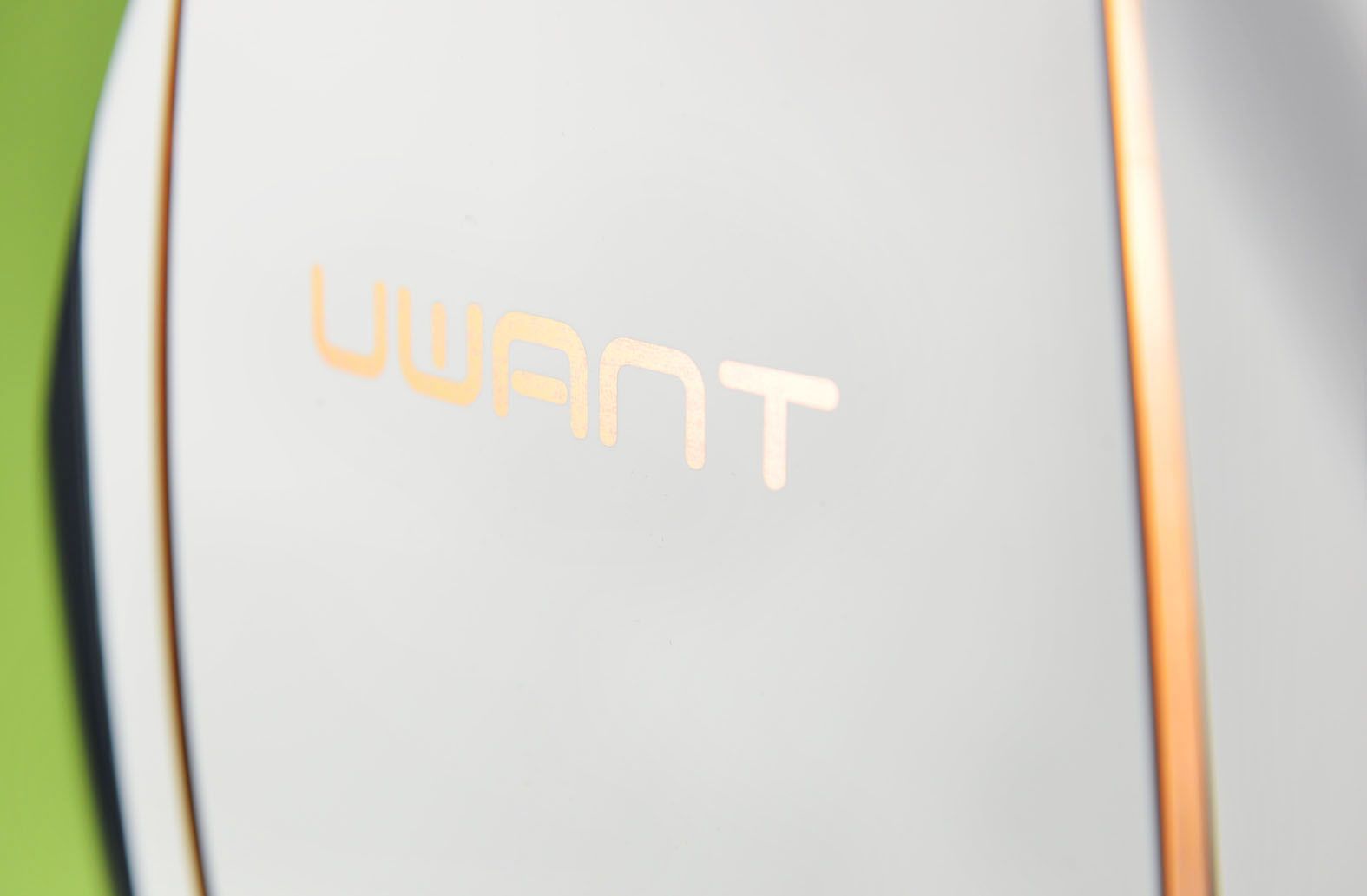 一喷二刷三抽四吸，仅用四步，UWANT布艺清洗机破解家居清洁难题