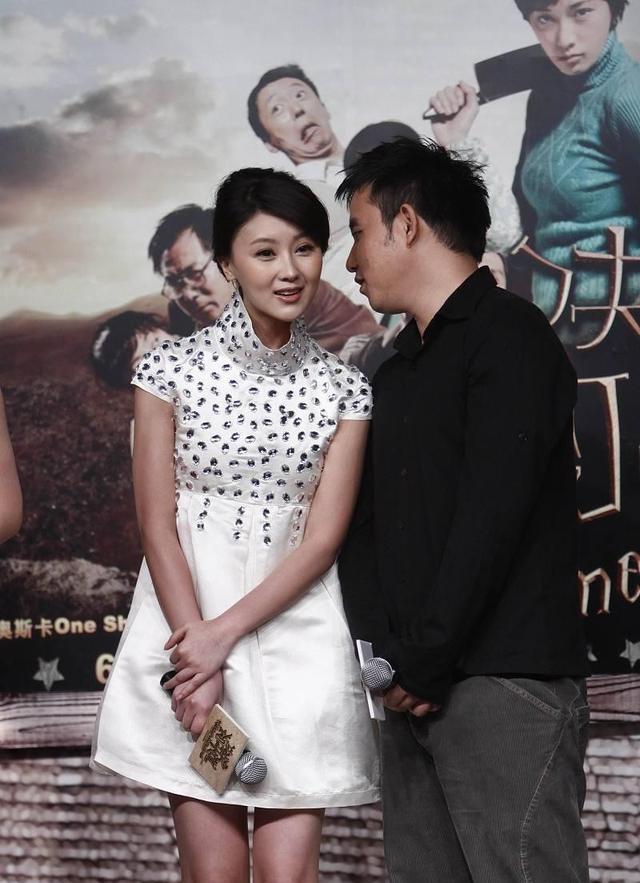 穿衣搭配|甘薇也胖太多了吧,酒窝看着更深了,肉肉的反而更年轻了