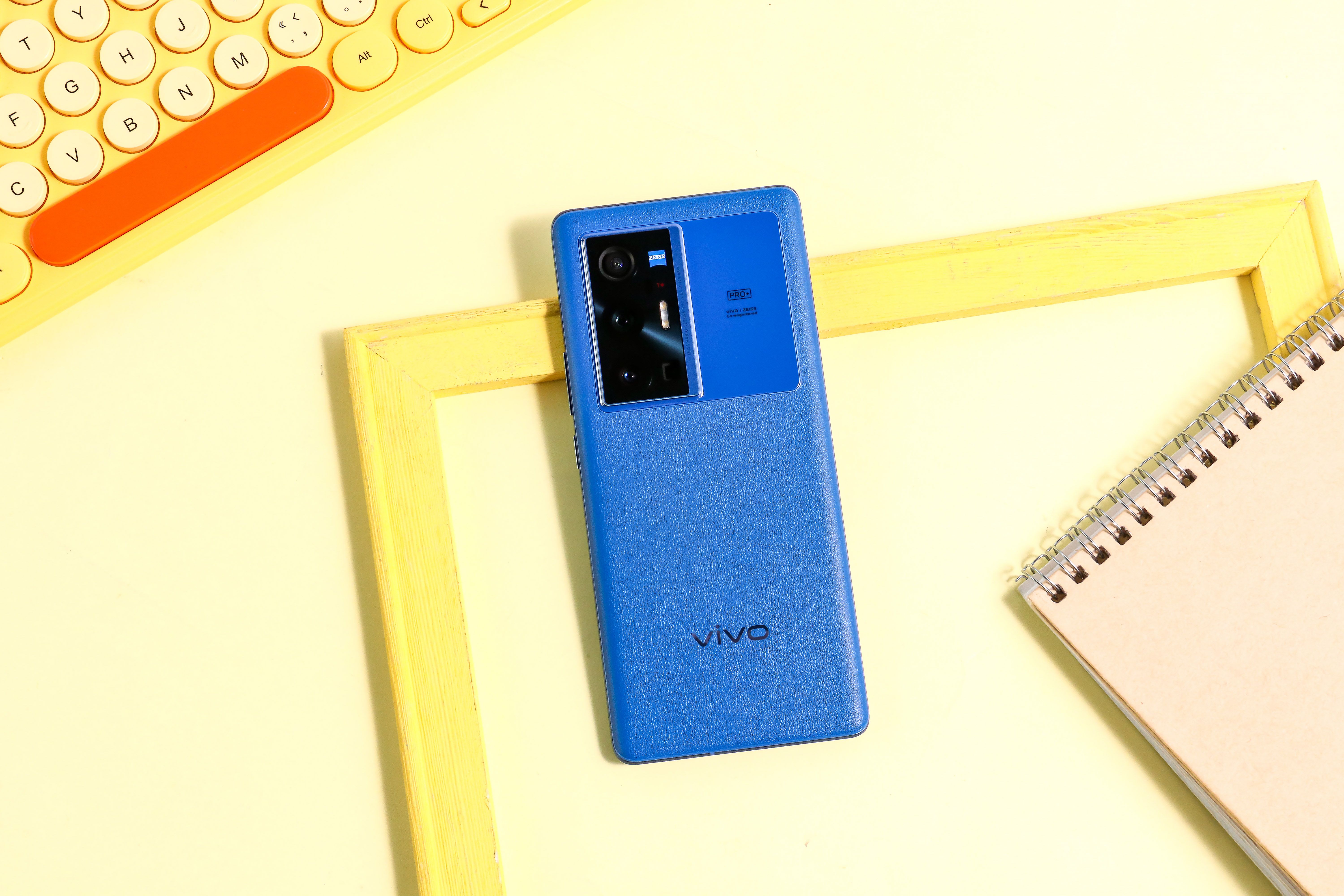 显示器|vivo X70 Pro+堆料豪华，影像实力顶尖，顶级2K 屏视觉效果更惊艳