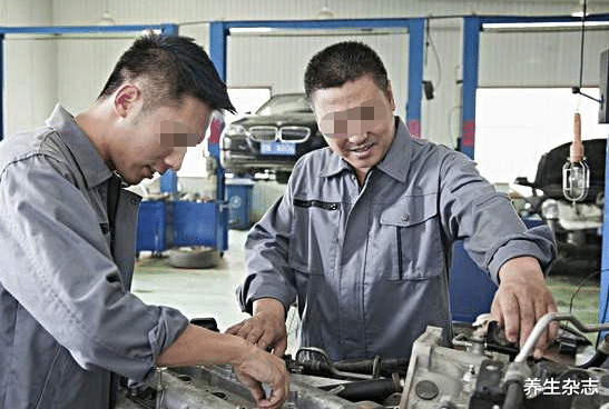 胃癌|25岁小伙每天两三次大便，确诊胃癌，3种异常是癌症“警告”，莫忽视