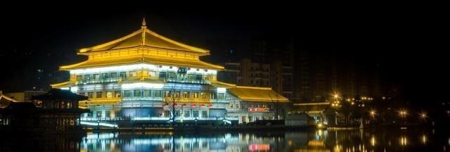 我国第一“夜景城市”,超越北上广,环境优美值得一看