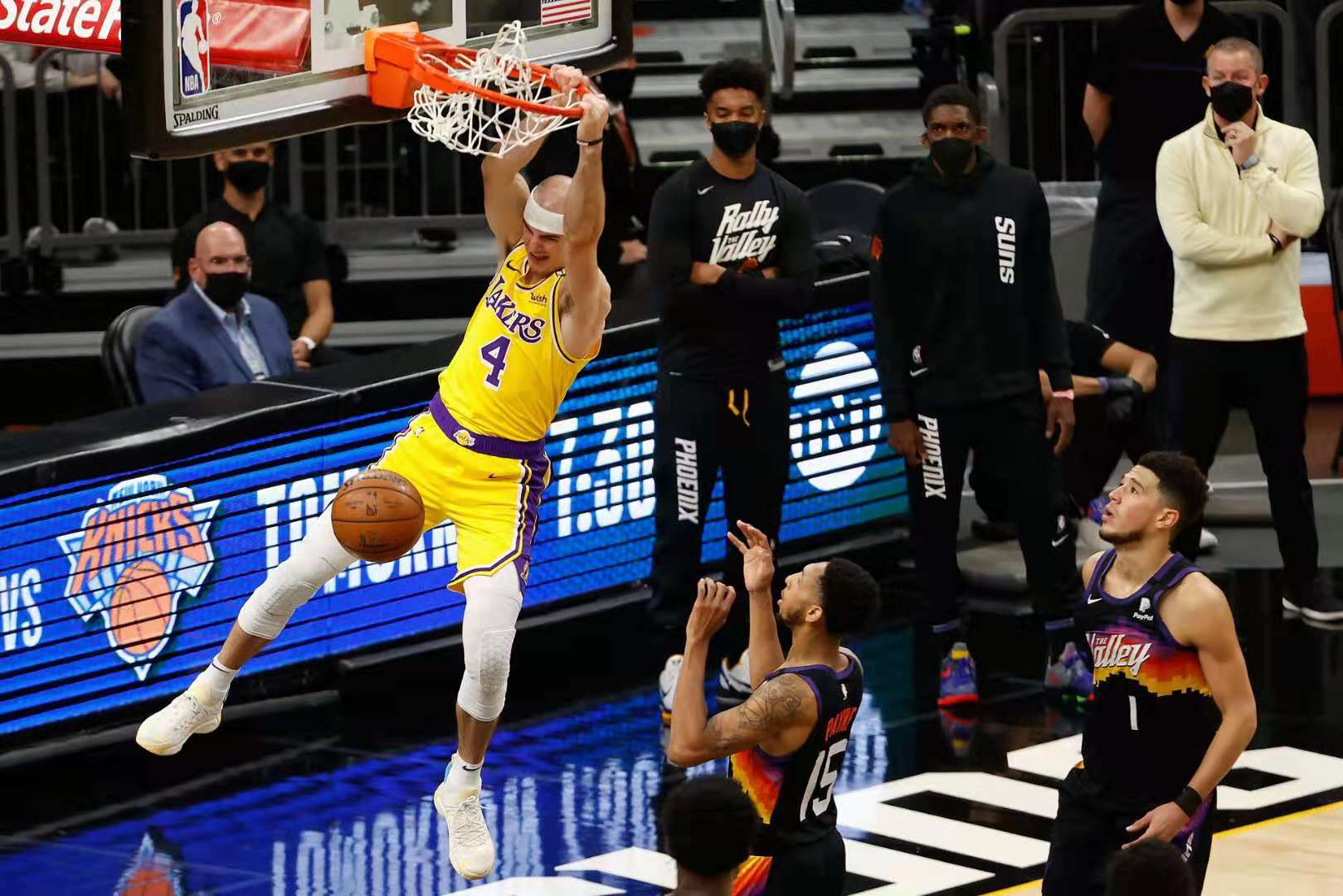 肯达尔·詹娜|糟了！卡戴珊家族出面阻击湖人，詹娜：若太阳再输我就去找卡鲁索