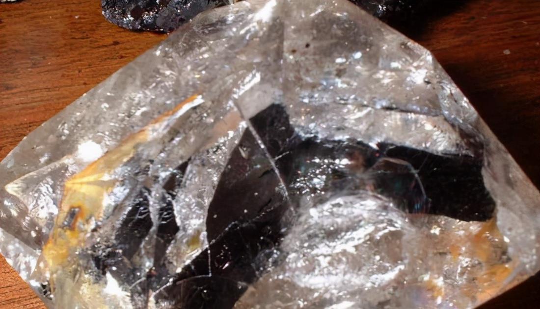 钻石 7号冰是啥物质？一块七号冰真的能让地球上的海洋全部冻结吗？