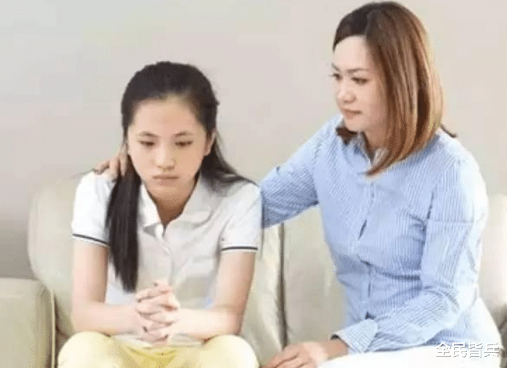 重庆：老农后院挖出22根“金条”，压力大报警，警察看完却笑了