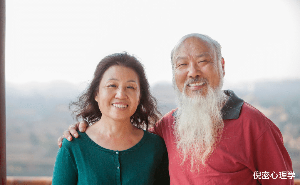 倪密心理学|58岁大妈和68岁大爷再婚半年就离婚，58岁大妈：他的要求太过分了