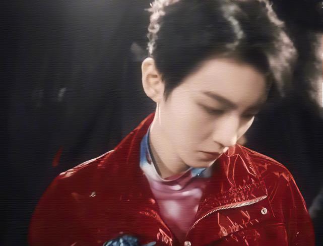 王俊凯|女同学暗恋王俊凯，爱的卑微从两小无猜到陌路，小凯回应心酸