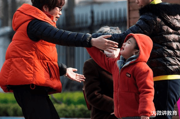 幼儿园|幼儿园“一孩难求”，多地幼儿园招生“遇冷”，民办也不香了