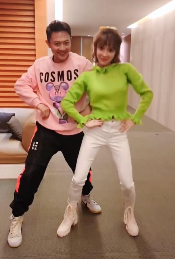 穿衣搭配|金巧巧瘦了一大圈，穿露腰装曲线依旧明显，“姐姐”真有C位潜质