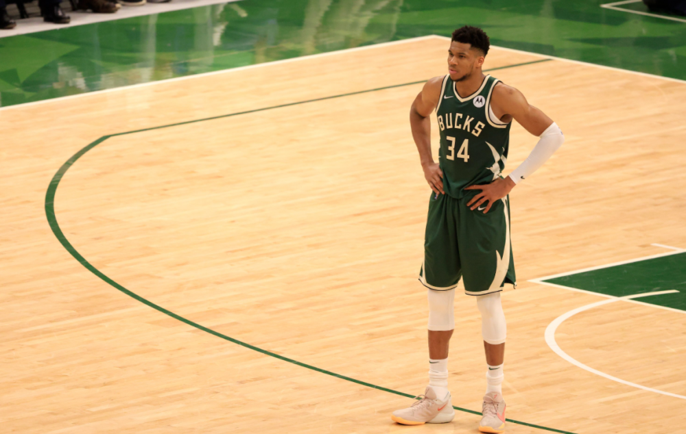 那些你很冒险的梦|雄鹿大比分落后!字母哥仍登顶官网FMVP排名!布克10分掉第三