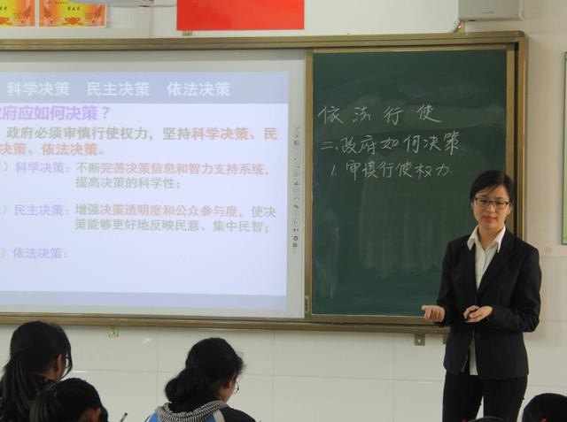 教师|中小学生家长从事这些工作，孩子在学校更受老师欢迎，原因很现实