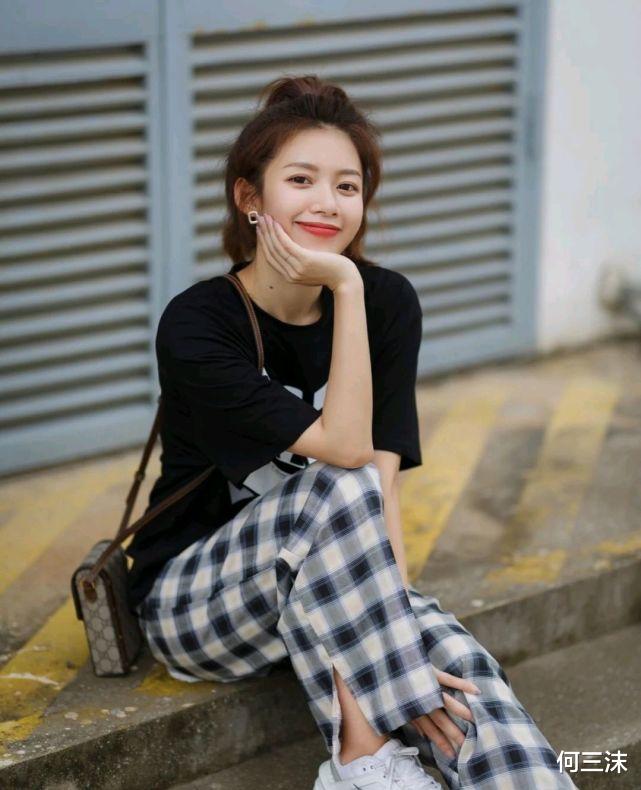 何三沫|在炎热的夏天，穿上清新凉爽的服装，可以给人舒适又治愈的感觉