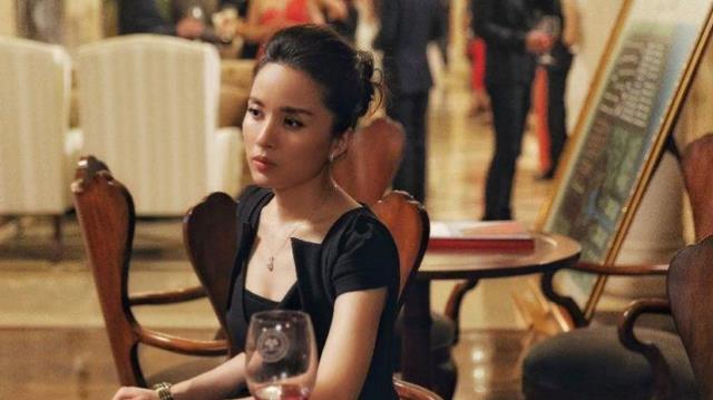 靳东|她因吻戏遭丈夫抛弃，后与靳东因戏结缘，如今41岁美成这样